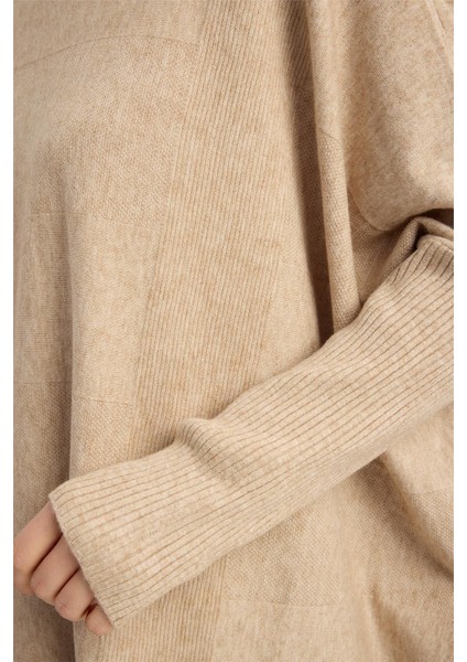 Dik Yaka Geniş Kesim Triko fırsatları