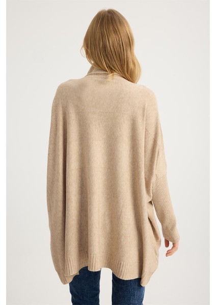 Dik Yaka Geniş Kesim Triko indirimleri