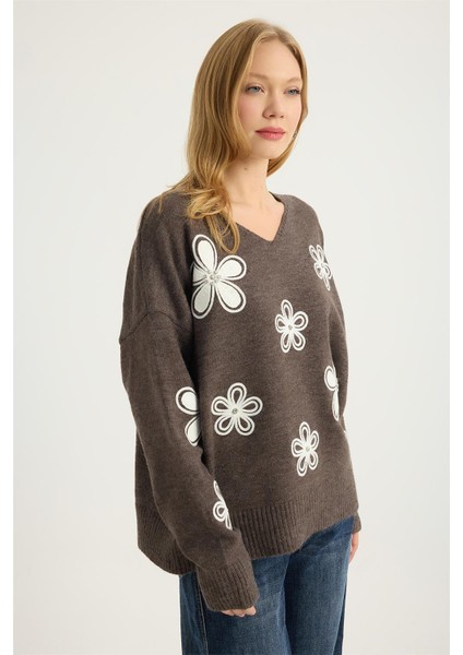 V Yaka Çiçek Nakışlı Triko modelleri