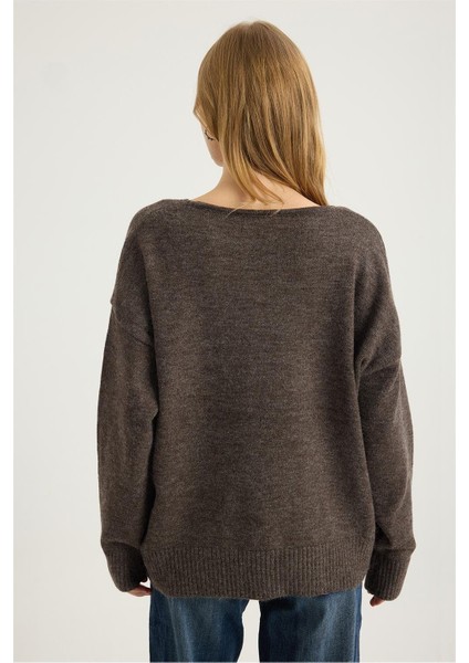 V Yaka Çiçek Nakışlı Triko indirimleri