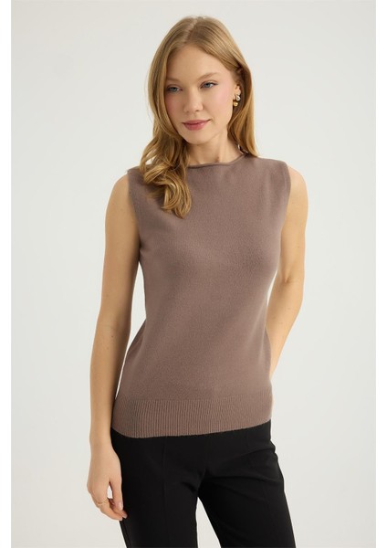 Kolsuz Kıvrık Yaka Triko