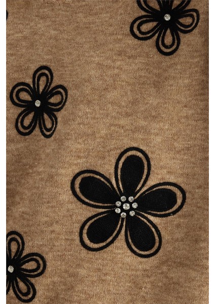 V Yaka Çiçek Nakışlı Triko fırsatları