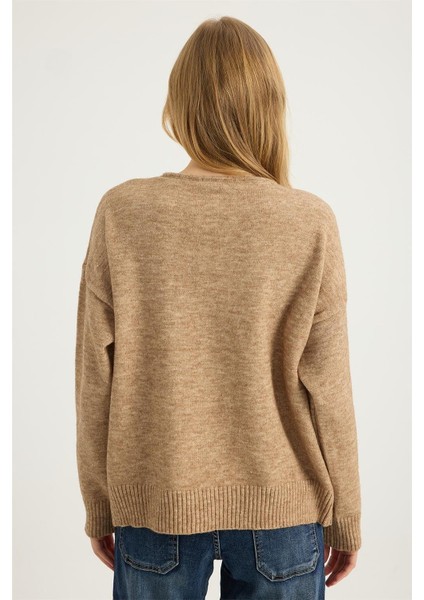 V Yaka Çiçek Nakışlı Triko indirimleri