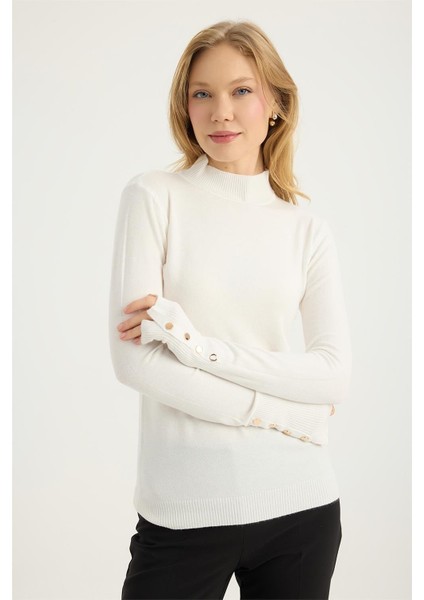 Dik Yaka Perçinli Triko