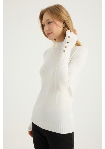 Dik Yaka Perçinli Triko fiyatları