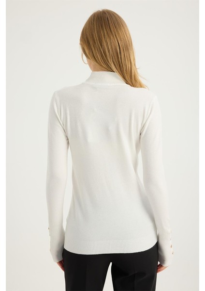 Dik Yaka Perçinli Triko indirimleri