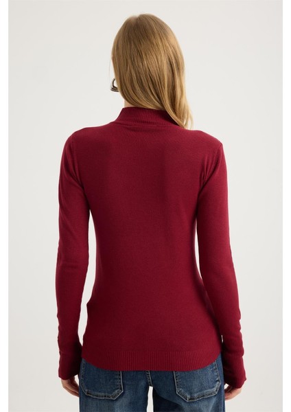 Dik Yaka Perçinli Triko indirimleri