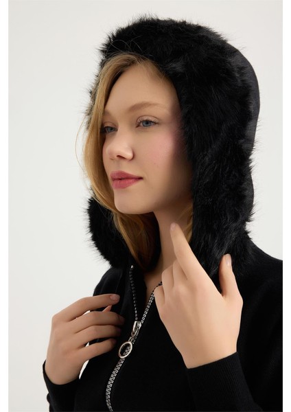 Peluş Yakalı Triko fırsatları