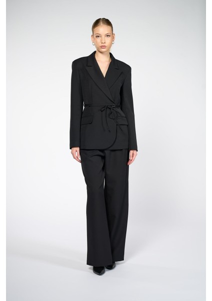 Kadın Siyah Bağcıklı Dokuma Blazer