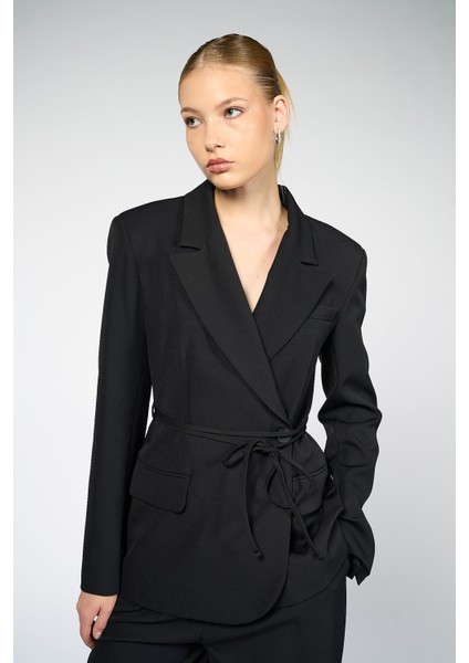 Kadın Siyah Bağcıklı Dokuma Blazer fiyatları