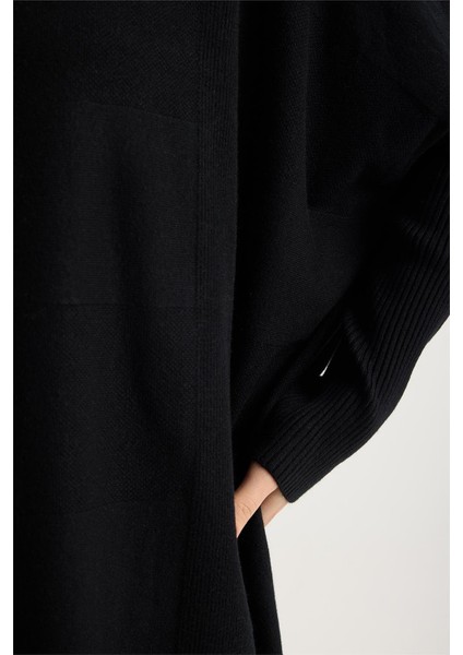 Dik Yaka Geniş Kesim Triko fırsatları