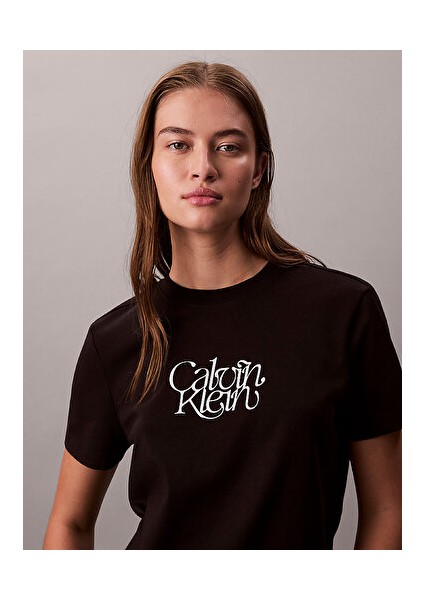Kadın Fitted Script T-Shirt modelleri