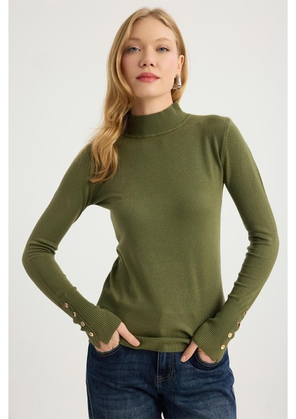 Dik Yaka Perçinli Triko