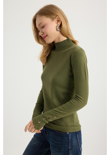 Dik Yaka Perçinli Triko fiyatları