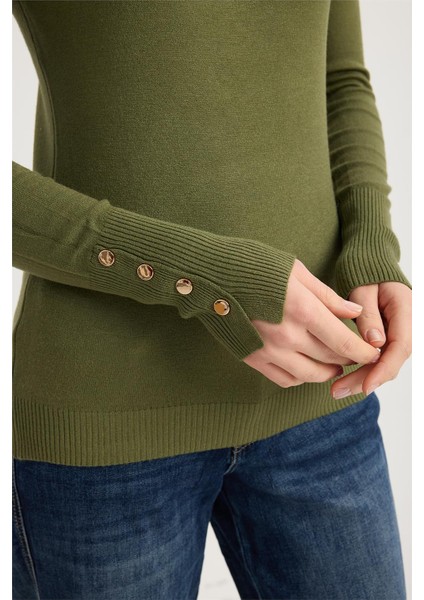 Dik Yaka Perçinli Triko fırsatları