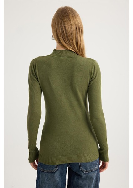 Dik Yaka Perçinli Triko indirimleri