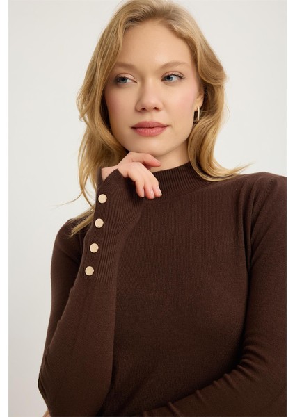 Dik Yaka Perçinli Triko fırsatları