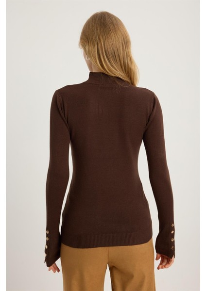 Dik Yaka Perçinli Triko indirimleri