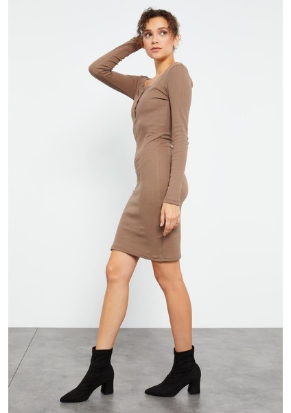 Yake Store Bej Kaşkorse Triko Dar Kalıp Patlı Yaka Kadın Elbise - 97116 modelleri
