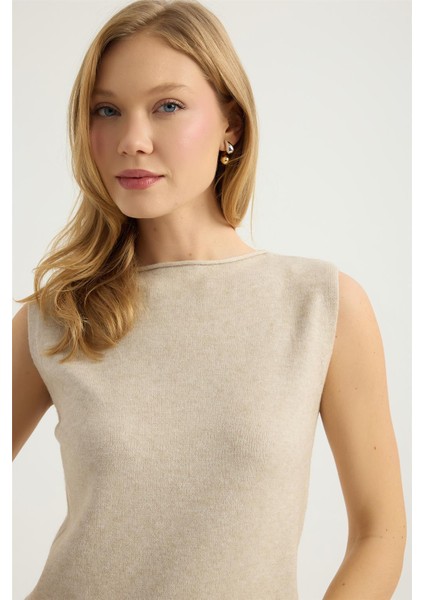 Kolsuz Kıvrık Yaka Triko fırsatları