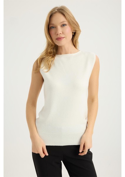 Kolsuz Kıvrık Yaka Triko