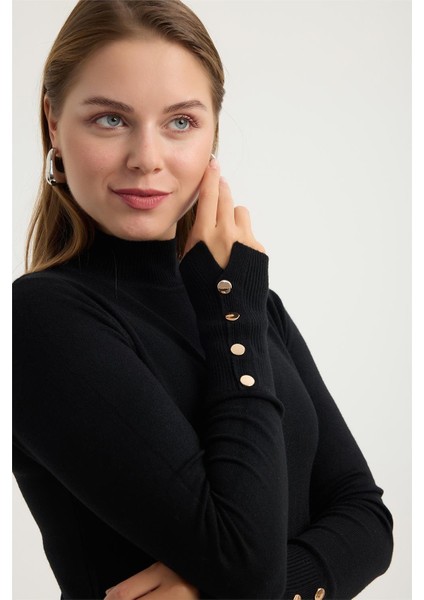 Dik Yaka Perçinli Triko fırsatları