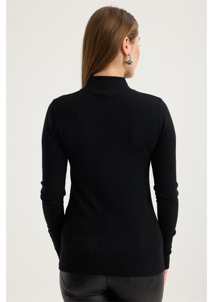 Dik Yaka Perçinli Triko indirimleri