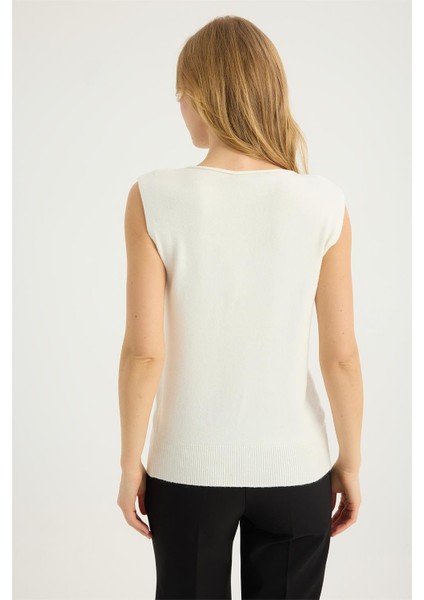 Kolsuz Kıvrık Yaka Triko indirimleri