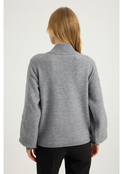 Dik Yaka Payetli Triko indirimleri