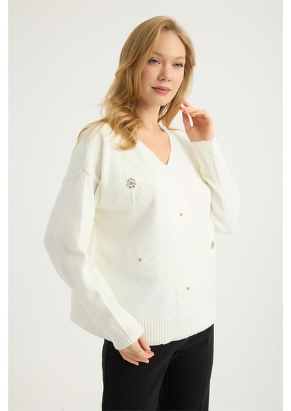 V Yaka Çiçek Nakışlı Triko modelleri