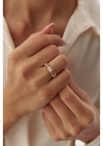 14 Ayar Altın Izgara Taşlı Vintage Yüzük