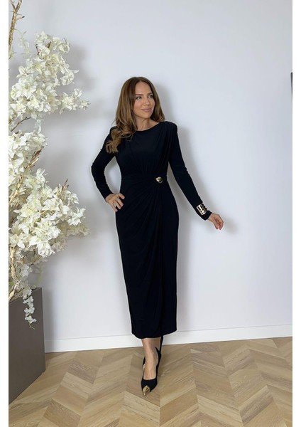 G1562 Drape ve Broş Detaylı Elbise Siyah fiyatları