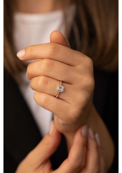 14 Ayar Altın Taşlı Baget Yüzük