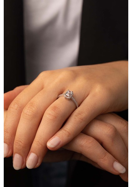 14 Ayar Altın Taşlı Baget Yüzük fırsatları