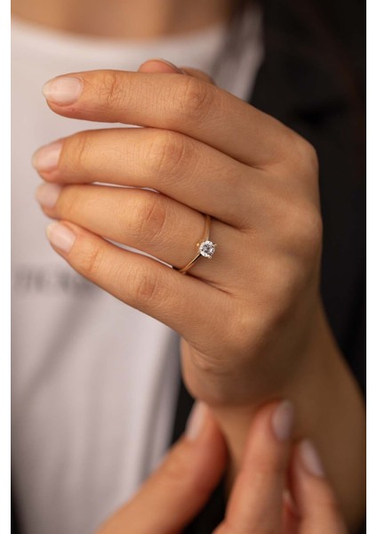 14 Ayar Altın V Kesim Tektaş Yüzük