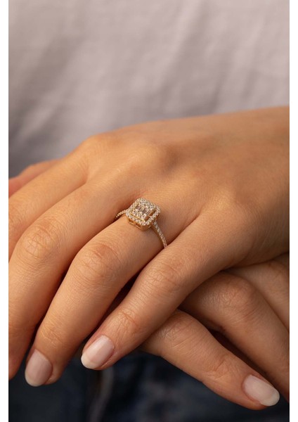 14 Ayar Altın Taşlı Baget Yüzük fırsatları