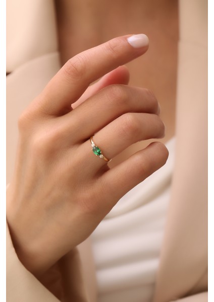 14 Ayar Altın Oval Taşlı Yatay Zümrüt Yüzük