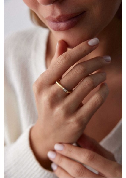 14 Ayar Altın Asimetrik Taşlı Halka Yüzük