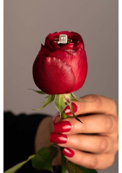 14 Ayar Altın Baget Yüzük Parçalı fırsatları