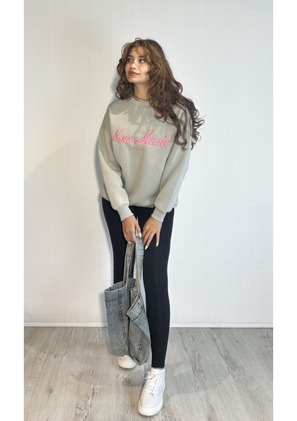 Kadın Bisiklet Yaka Nakış Baskılı Uzun Kollu Oversize Sweatshirt fiyatları