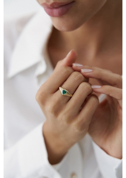 14 Ayar Altın Yeşil Taşlı Kalp Yüzük