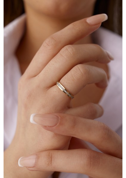 14 Ayar Altın Tek Sıra Taşlı Alyans