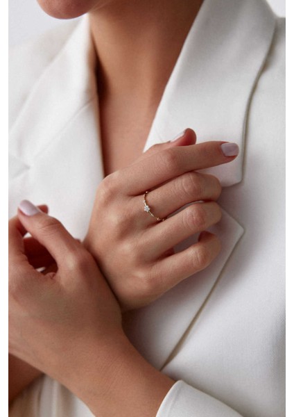 14 Ayar Altın Taşlı Yıldız Yüzük