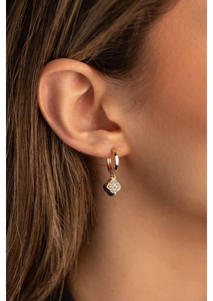 14 Ayar Altın Taşlı Yonca Küpe fırsatları