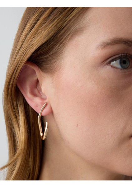 Altın Rengi Kanca Figürlü Metal Küpe