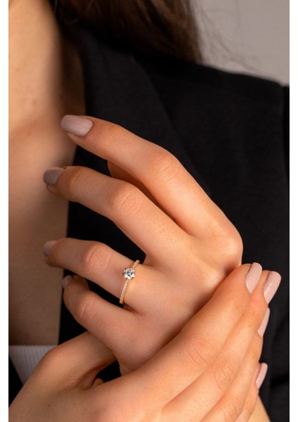 Altın Kadın Klasik Tektaş Yüzük