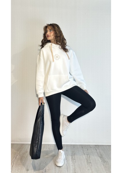 Kadın Kapüşonlu Nakış Baskı Detaylı Kanguru Cepli Uzun Kol Oversize Sweatshirt modelleri