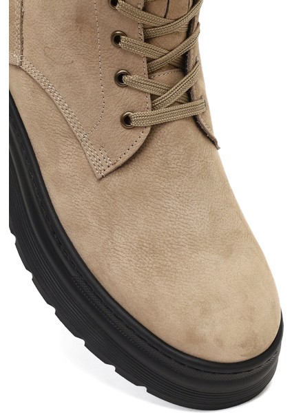 Erkek Bej Bağcıklı Kalın Tabanlı Nubuk Deri Bot 25WFD7000V3
