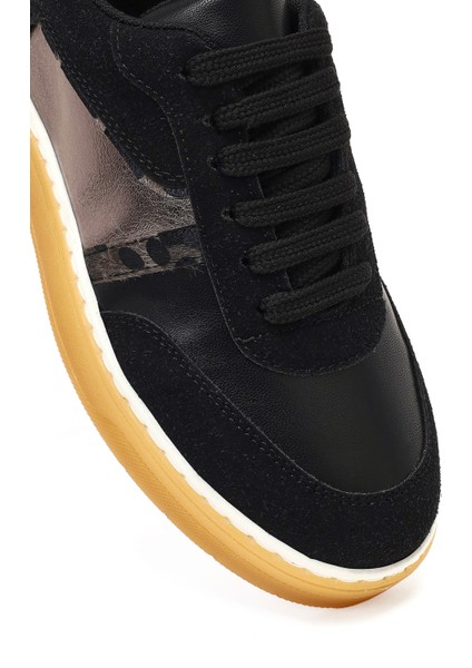 Kadın Siyah Bağcıklı Kalın Tabanlı Desenli Deri Sneaker 25AFE145314