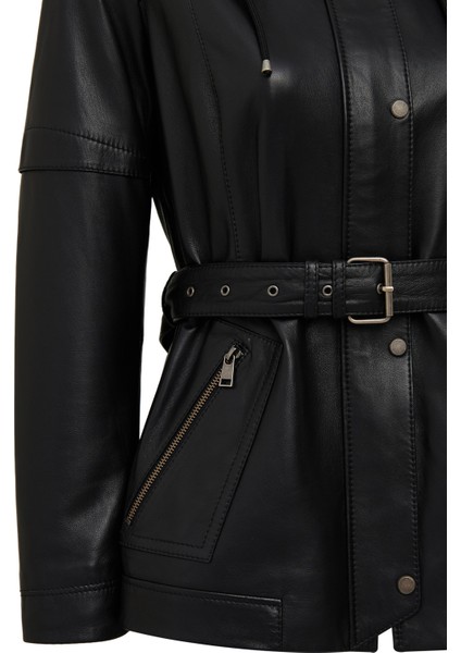 Hillary Kadın Siyah Yaka Kürklü Kapüşonlu Deri Mont 25WGE56051M